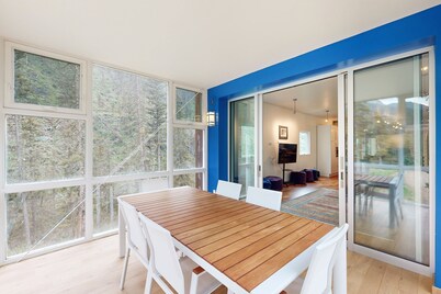 Ultra-Modern Home | Sunroom with Big Views | Walk to Kachina Lift