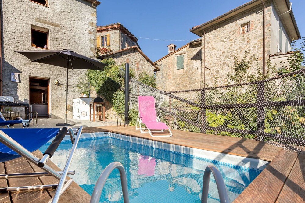 KIWI, beautiful 2 bedrooms house with Private swimming pool and outdoor
