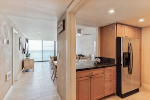 Interior - Capri by the Sea 710 | Ocean View | Beach Access | Full Kitchen (San Diego)
