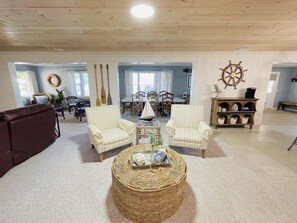 Smart TV - Outdoor Patio, Family Home, Lots of Parking, Flat Lot, Huge Dock & Crappie Beds (Gravois Mills)