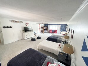 4 bedrooms, iron/ironing board, travel crib, free WiFi - Outdoor Patio, Family Home, Lots of Parking, Flat Lot, Huge Dock & Crappie Beds (Gravois Mills)