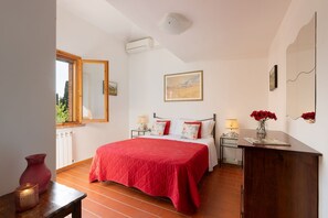 2 bedrooms, travel cot, free WiFi