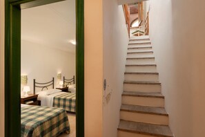 2 bedrooms, travel crib, free WiFi