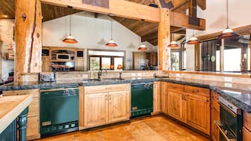 Frigorifero, microonde, forno, lavastoviglie