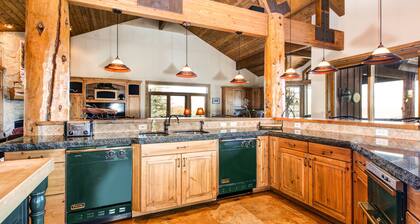 Billiards Room, New Flat Screen, Wrap around Viewing Deck, Hot Tub