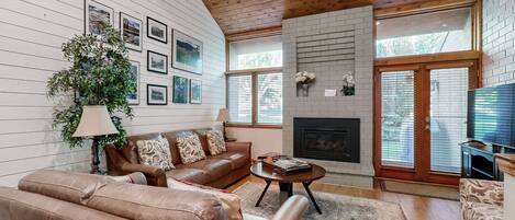 Fernseher, Kamin, DVD-Player