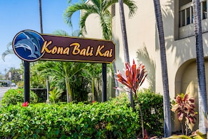 Welcome to Kona Bali Kai, a tropical getaway with lush surroundings and a beachfront location.