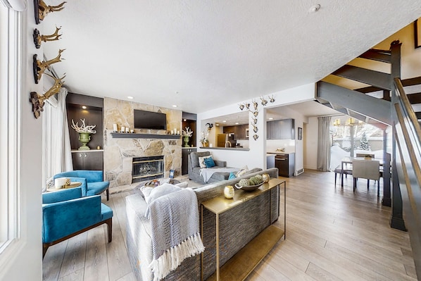 Televisión y chimenea