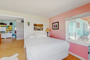 1 bedroom, desk, WiFi, bed sheets