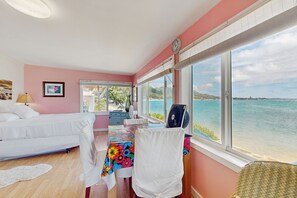 1 bedroom, desk, WiFi, bed sheets