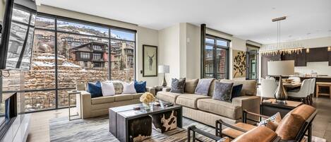 TV, peis, DVD-spiller og bøker