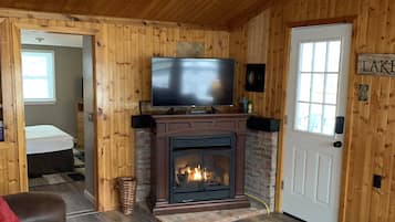 Smart TV, fireplace