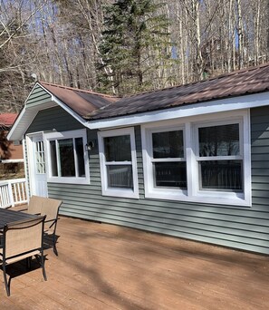 Outdoor dining - Updated Camp- 5 min  to Old Forge, 1st Lake views (Old Forge)