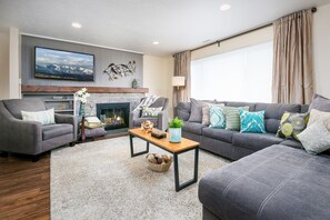 TV, peis, DVD-spiller og bøker