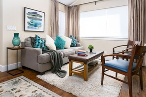 TV, fireplace, DVD player, books