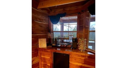 Hickory Ridge Cabin - Lemurs, Zebras, Hot Tub, Hiking