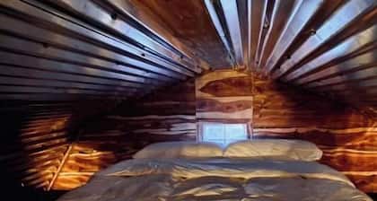 Hickory Ridge Cabin - Lemurs, Zebras, Hot Tub, Hiking