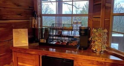 Hickory Ridge Cabin - Lemurs, Zebras, Hot Tub, Hiking