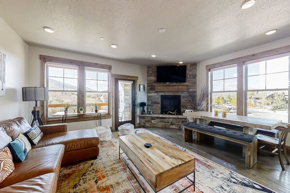 Télévision, cheminée