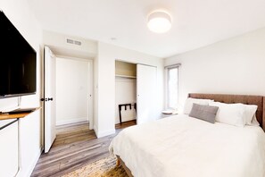 3 makuuhuonetta, silitysrauta/-lauta, internet, vuodevaatteet