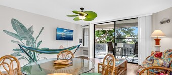 Casa Tropical Kona in Kailua-Kona with an ocean view & pool - walk to the beach
