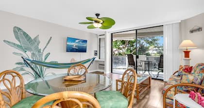 Casa Tropical Kona in Kailua-Kona with an ocean view & pool - walk to the beach