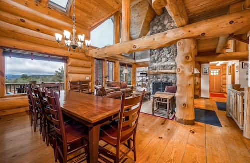 Luxury Log Cabin-Windham Mountain.  Amazing sunsets, large lawn, deck, fireplace