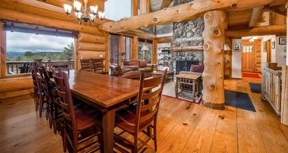 Luxury Log Cabin-Windham Mountain. Amazing sunsets, large lawn, deck, fireplace