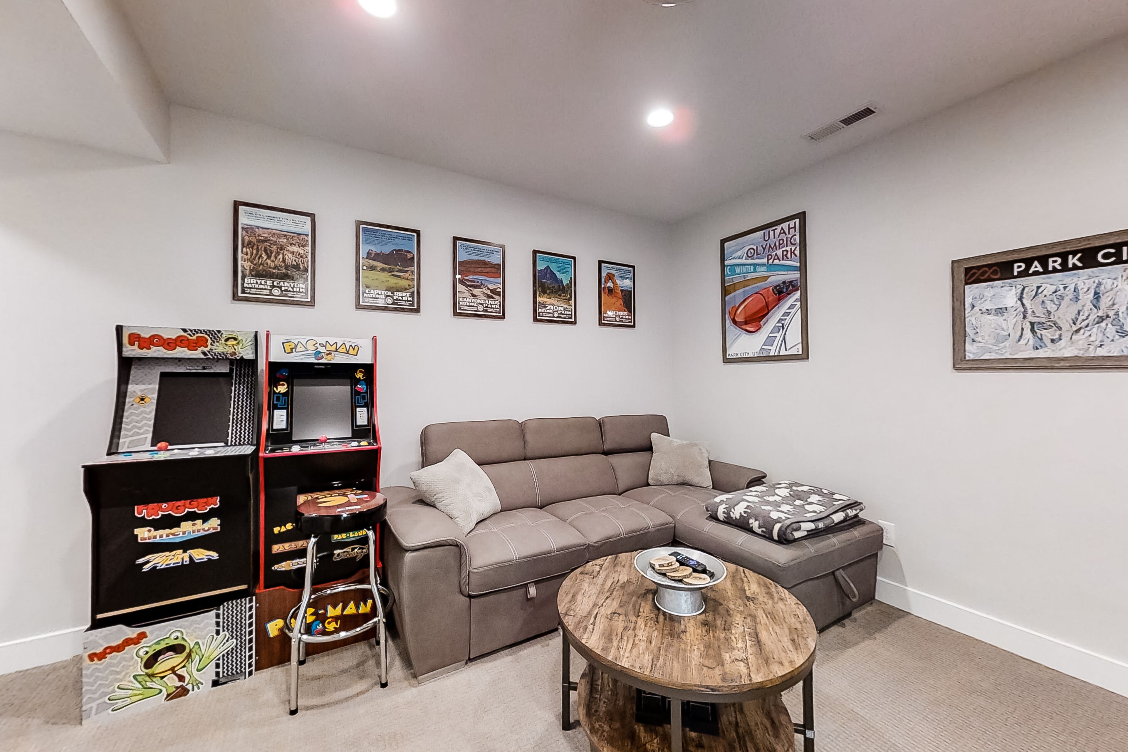 Cozy Park City Escape with Arcade Games - Near Jordanelle Gondola