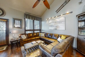 TV, caminetto, lettore DVD, videoteca