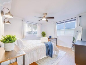 3 camere, una scrivania, ferro/asse da stiro, culla da viaggio