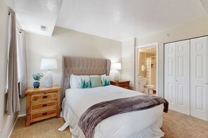 2 soverom, strykejern/-brett, internettilgang og sengetøy