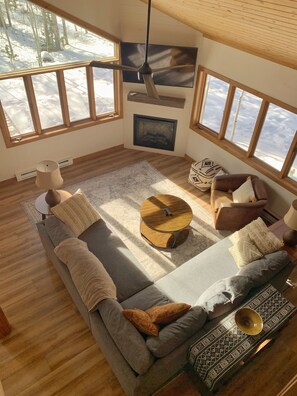Smart TV y chimenea