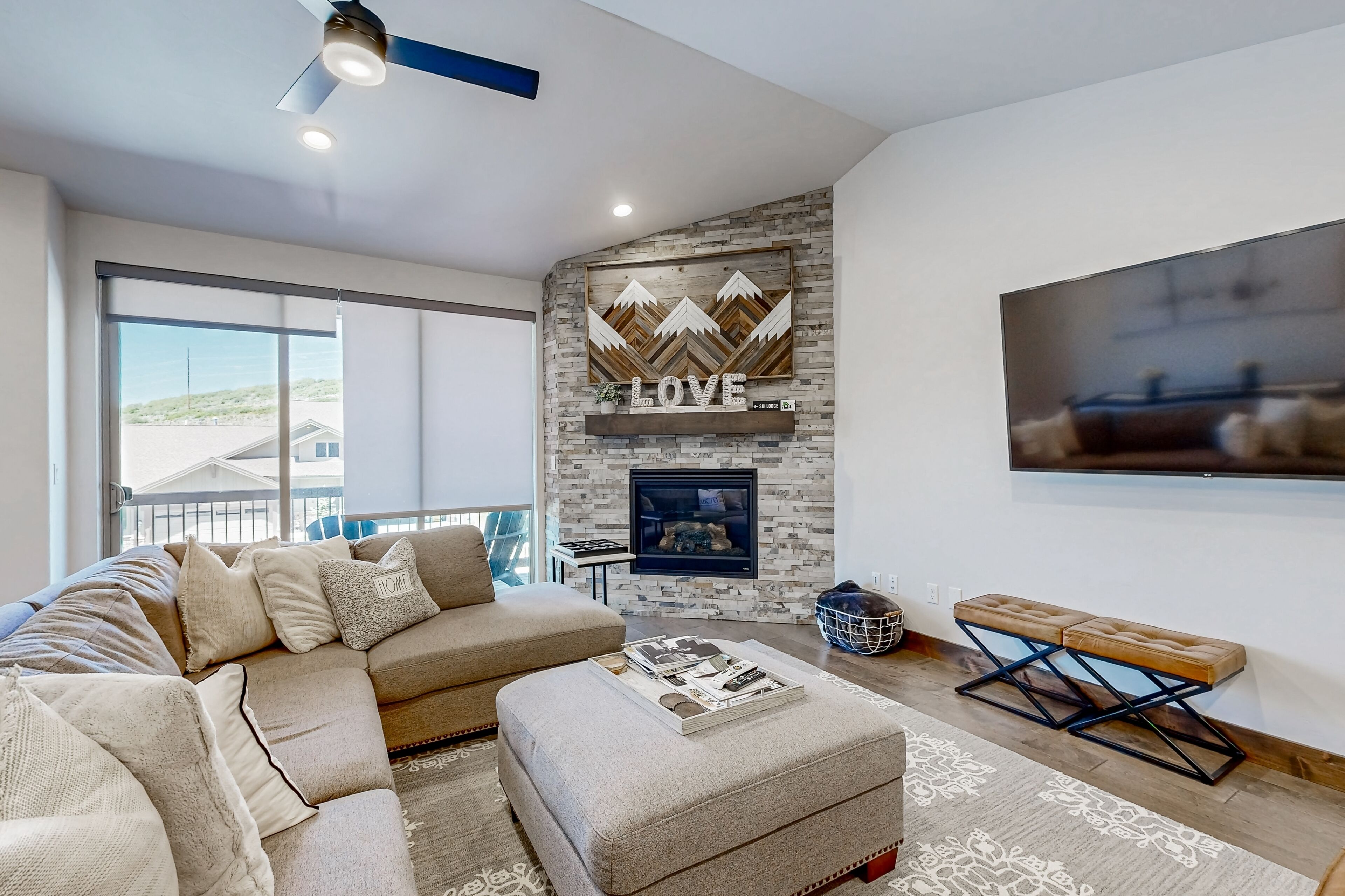 Black Rock Ridge Luxury New-Build | Mountain Views, Near Trails & Slopes