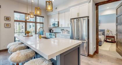 Professionally designed mountain-view condo with a pool, grill, & fireplace