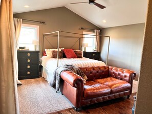 4 bedrooms, desk, travel crib, free WiFi