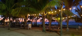 Private house minutes to private beach