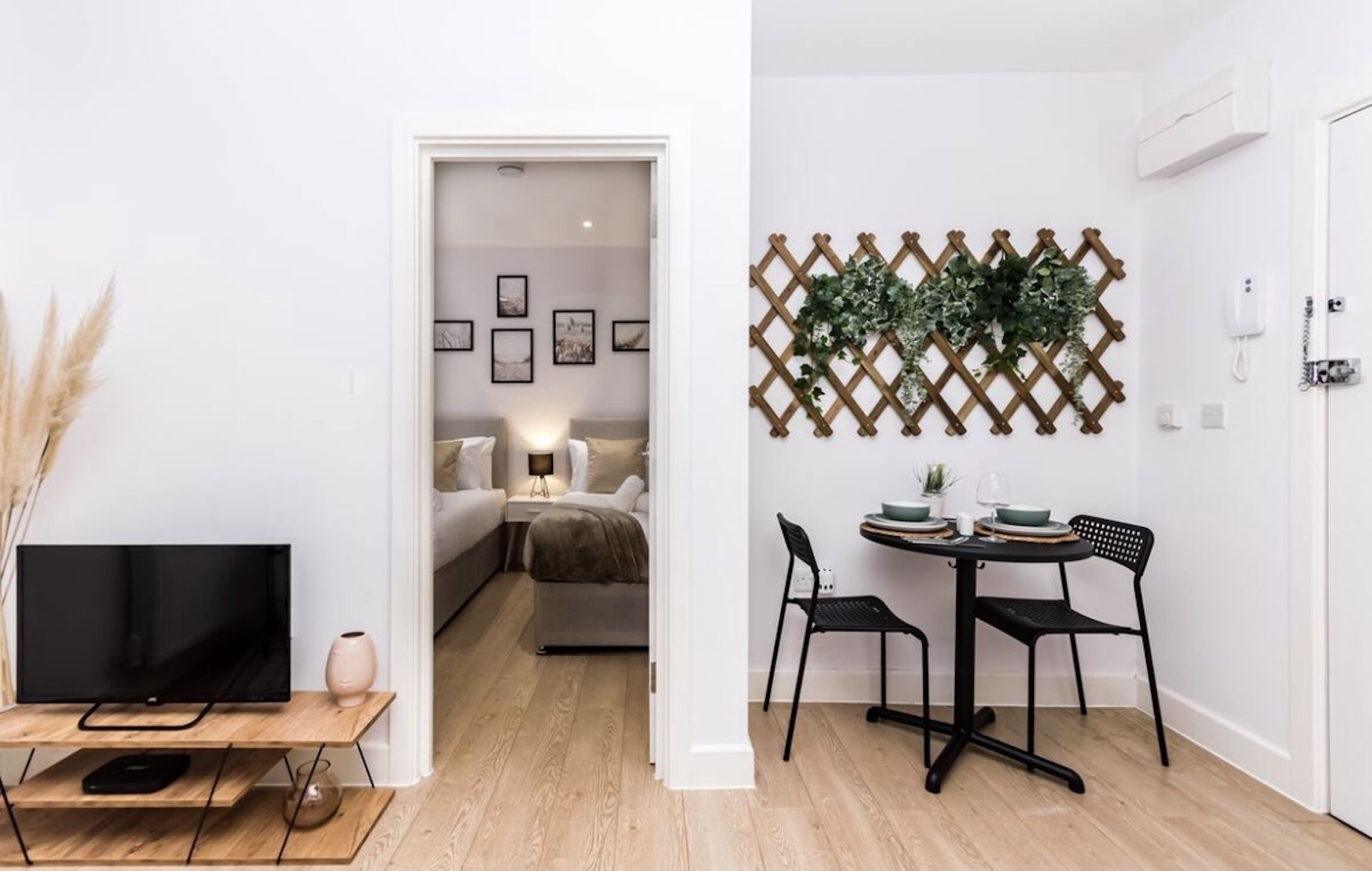 Elegant Central Private Parking Leisure Contractor