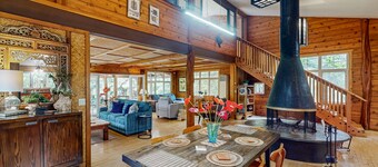 Serene 5-acre tropical hideaway with lanai and circular wood-burning fireplace