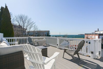 Harbortown Hideaway: Downtown Gloucester Charm