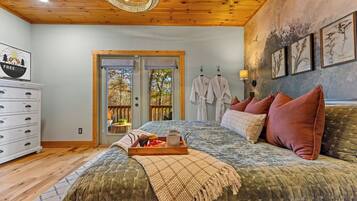 3 bedrooms, in-room safe, iron/ironing board, travel crib