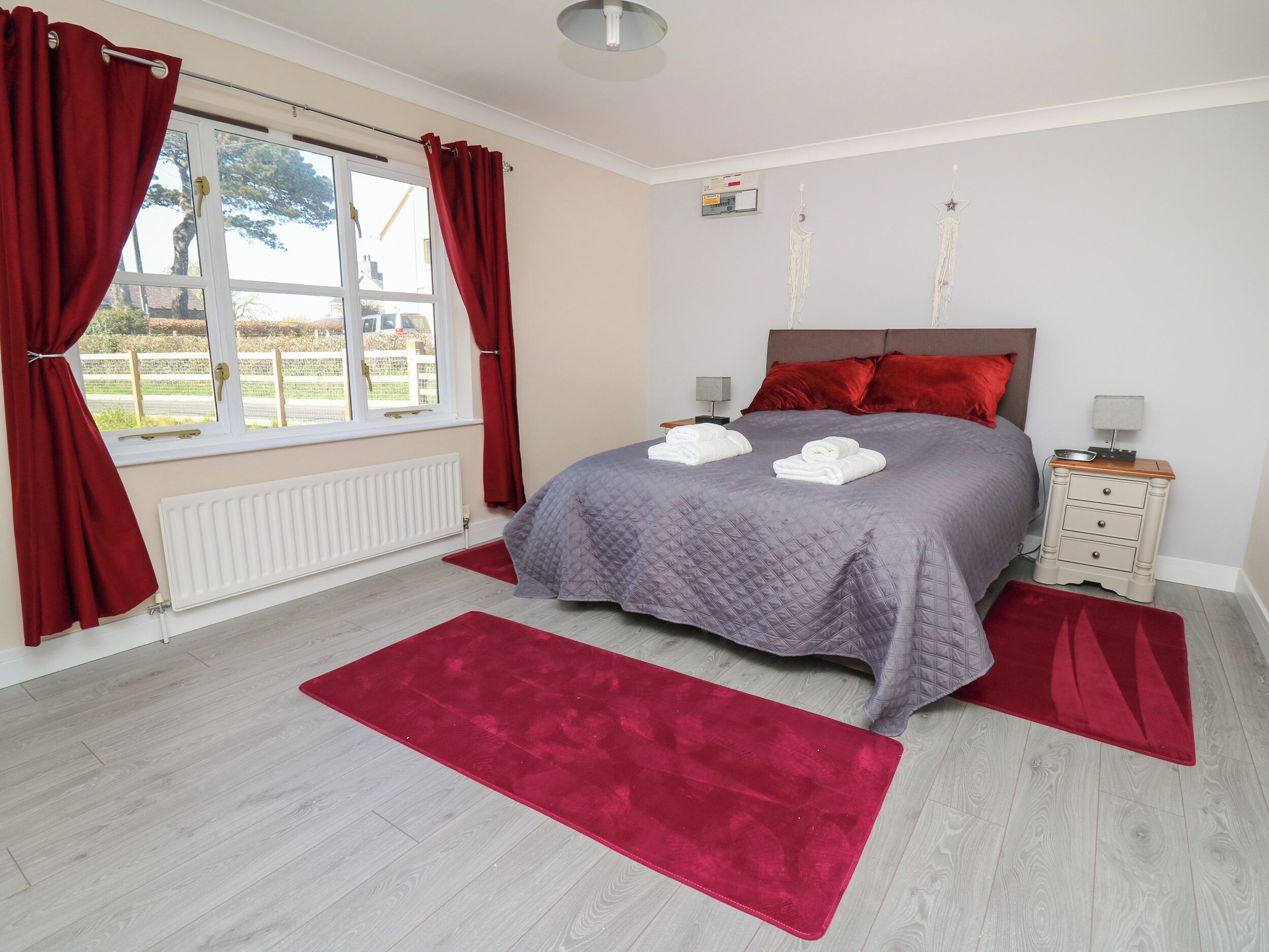 2 bedrooms, individually decorated, individually furnished, free WiFi