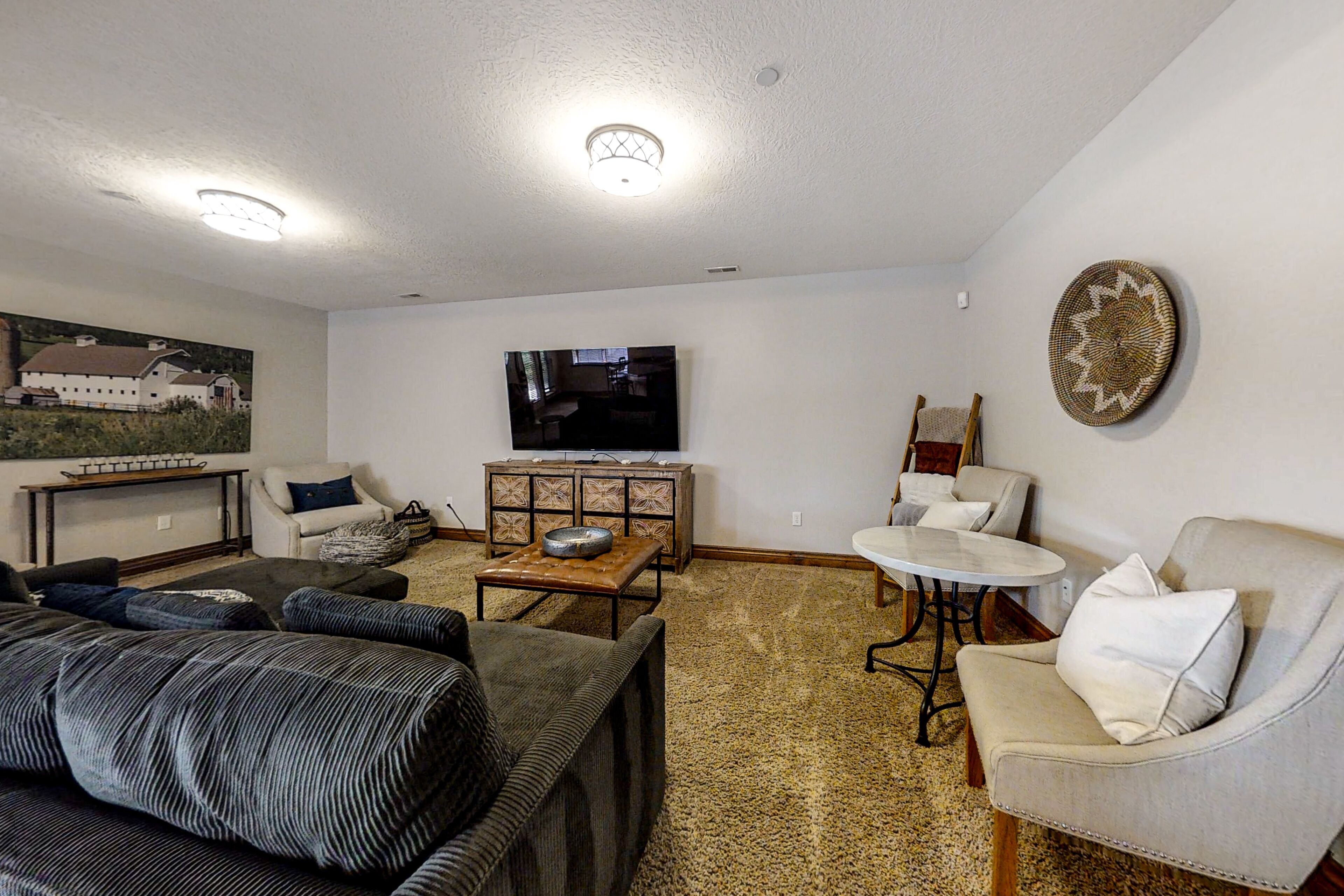 Upscale townhome with private hot tub, fireplace, 3 living spaces, & garage