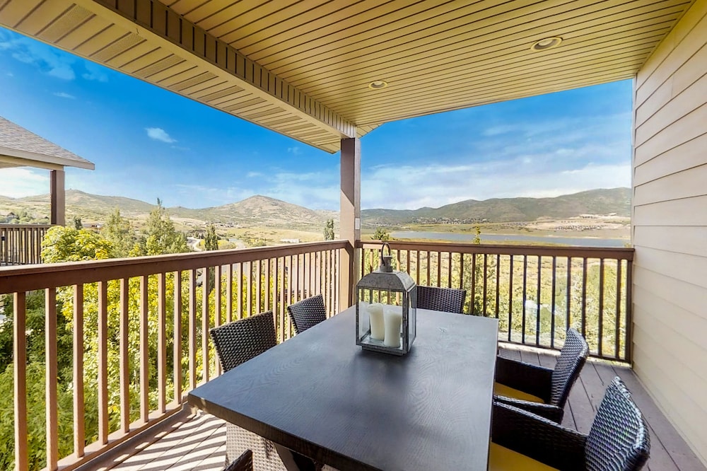 Upscale townhome with private hot tub, fireplace, 3 living spaces, & garage