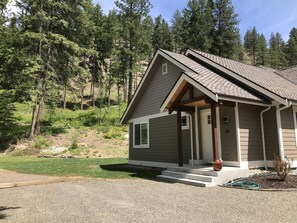 Exterior - Mountainside Guest Suite in Leavenworth   (Leavenworth)