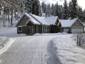 Exterior - Mountainside Guest Suite in Leavenworth   (Leavenworth)