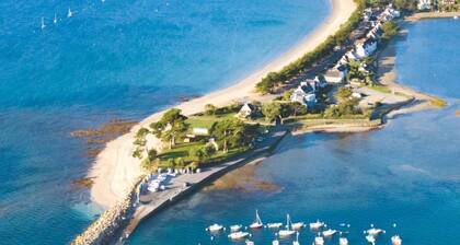 Villa avec un grand jardin clos Ă  150m de la plage.