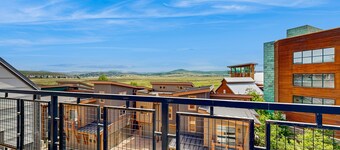 Mountain Getaway | Private Rooftop Spa | Walk to Dining, Shops & Rec Center