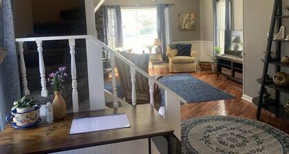 House minutes from wineries, Spire, Lake Erie, GOTL