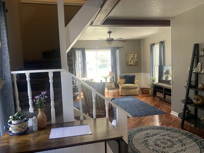 House minutes from wineries, Spire, Lake Erie, GOTL